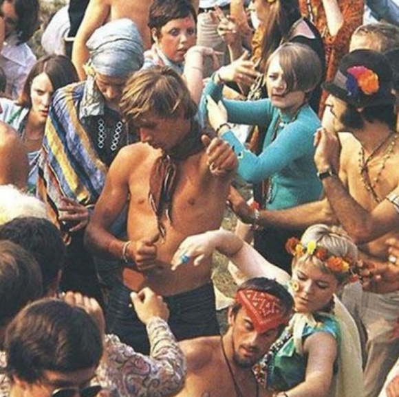 Welcome to Cosmic Blues Vintage & Thrift! - Picture 2 of 8